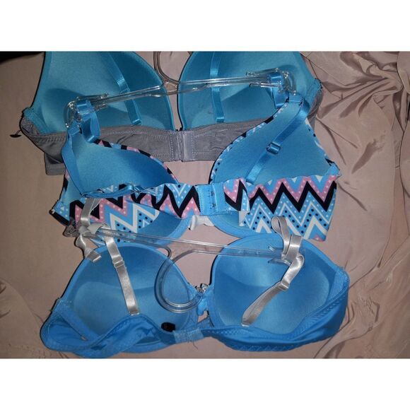 One Blue Bra - Picture 5 of 6